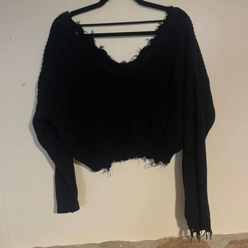 DISTRESSED BLACK CROPPED SWEATER